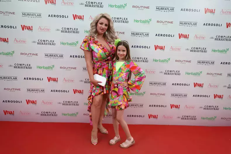 sanziana-buruiana-fiica-petrecere-viva8