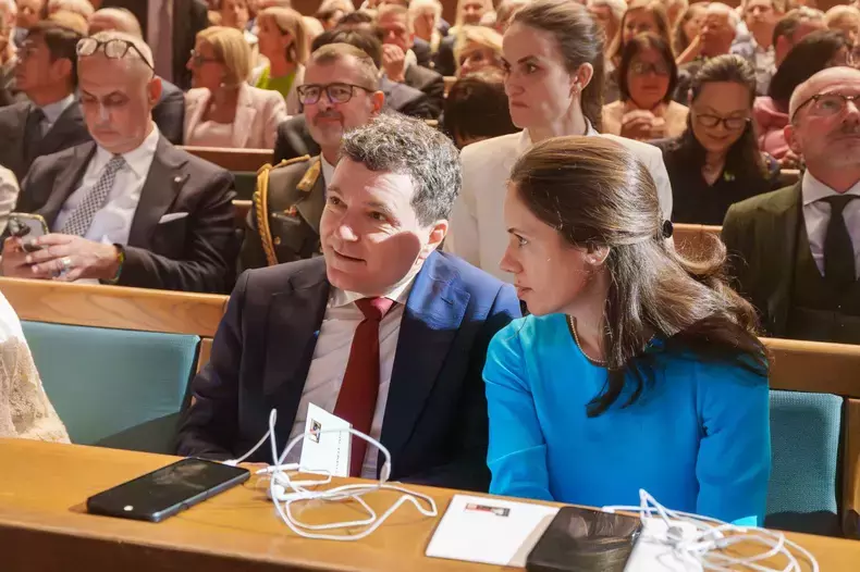 nicusor-dan-mirabela-gradinaru-austria-1