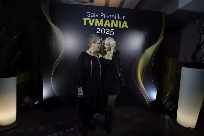 crina-mardare-elena-mogildea-premiile-tvmania-2025-4