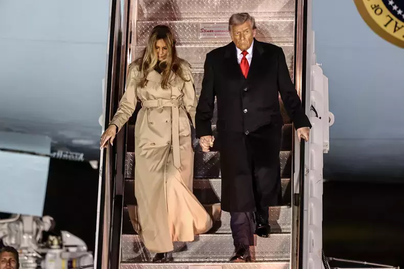 melania-trump-a-ajuns-in-marea-britanie-scaled