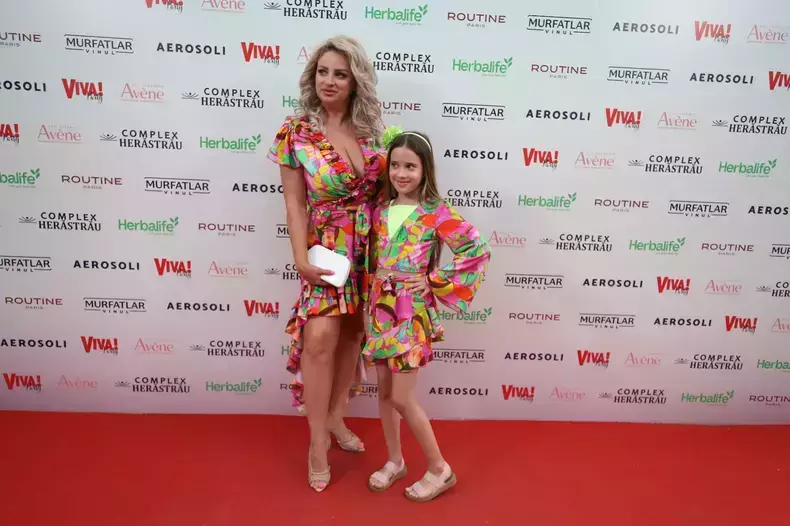 sanziana-buruiana-fiica-petrecere-viva2