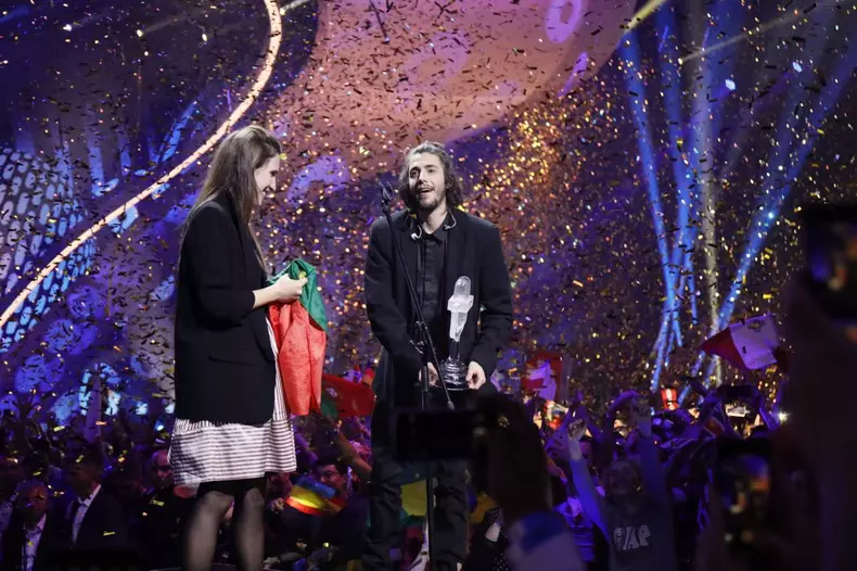 Eurovision 2017. Salvador Sobral, din Portugalia, a câștigat trofeul Eurovision cu piesa „Amar Pelos Dois” (2)