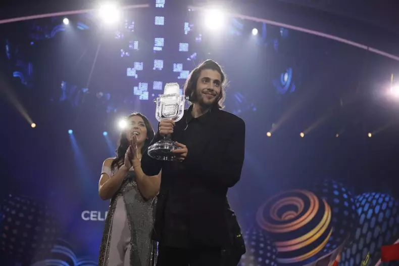 Eurovision 2017. Salvador Sobral, din Portugalia, a câștigat trofeul Eurovision cu piesa „Amar Pelos Dois” (3)
