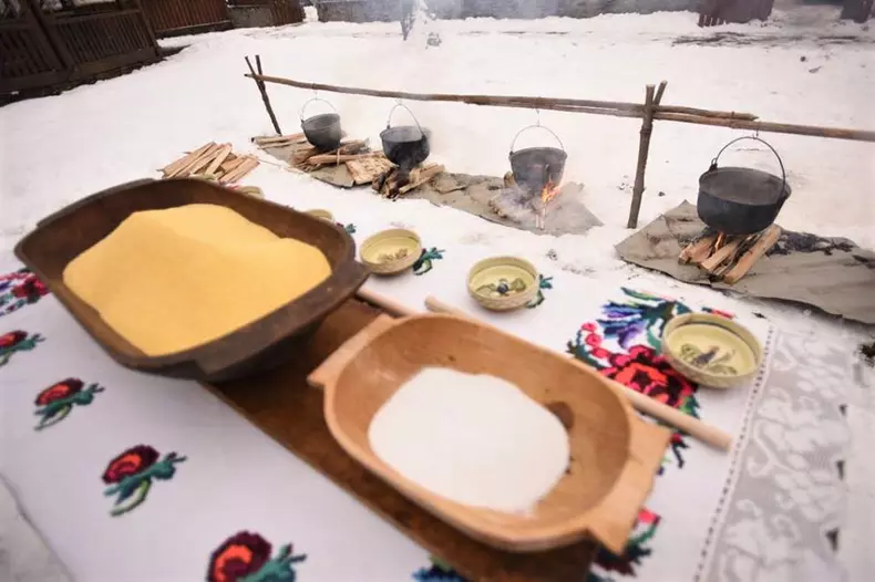 Au început filmările pentru „Ie, Românie”. Mircea Radu, primit cu brațele deschise în Maramureș (6)