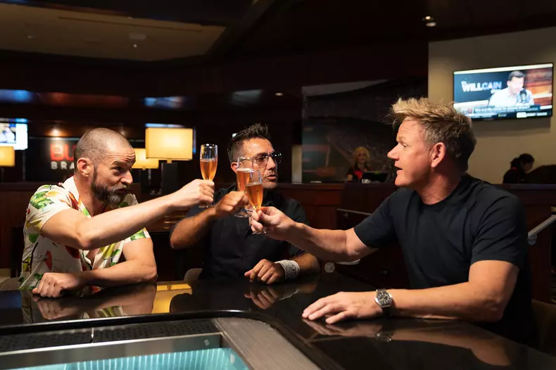 La drum cu Gordon, Gino și Fred