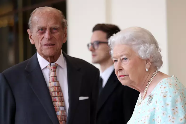 Queen Elizabeth, Prince Philip travel to Windsor for 2nd lockdown