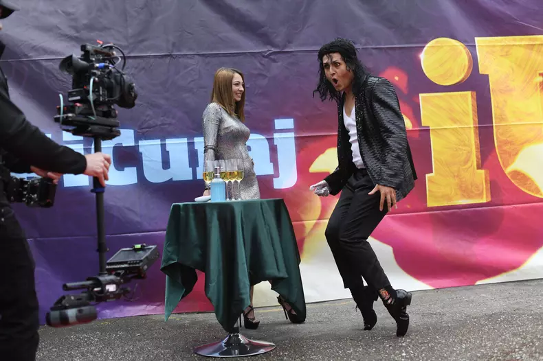 Un nou roast istoric la iUmor. Ce actor se transformă în Michael Jackson (2)