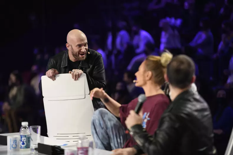 Încă un finalist iUmor. Cum i-a cucerit Alin Bourașu pe jurați și pe cei de acasă (1)