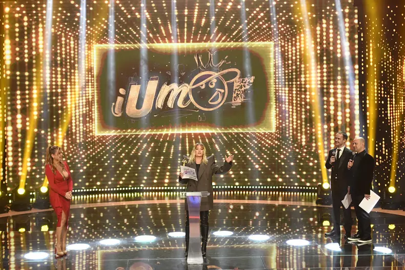 Gala „iUmor” surprinde, din nou! Delia și Loredana Groza, sărut neașteptat la TV