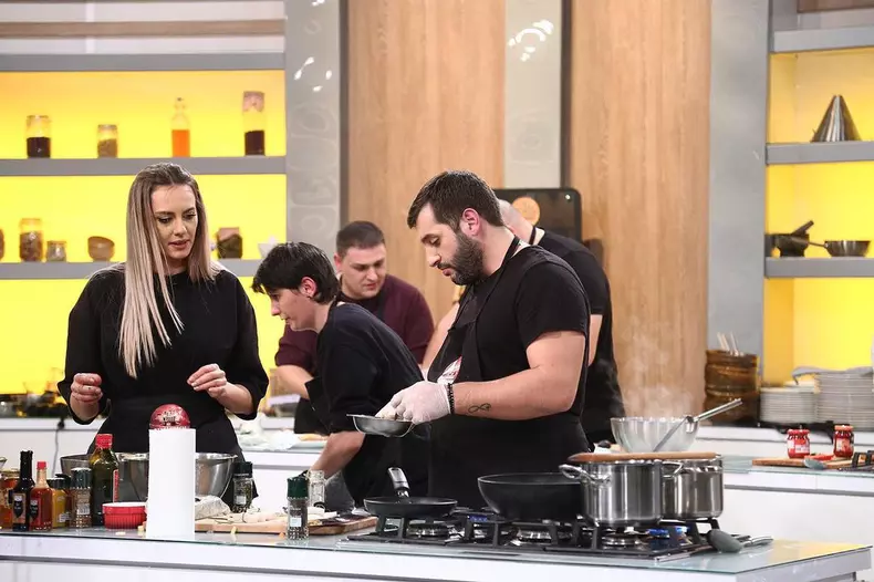 Antonia Stefanescu Enzo Chefi la cutite