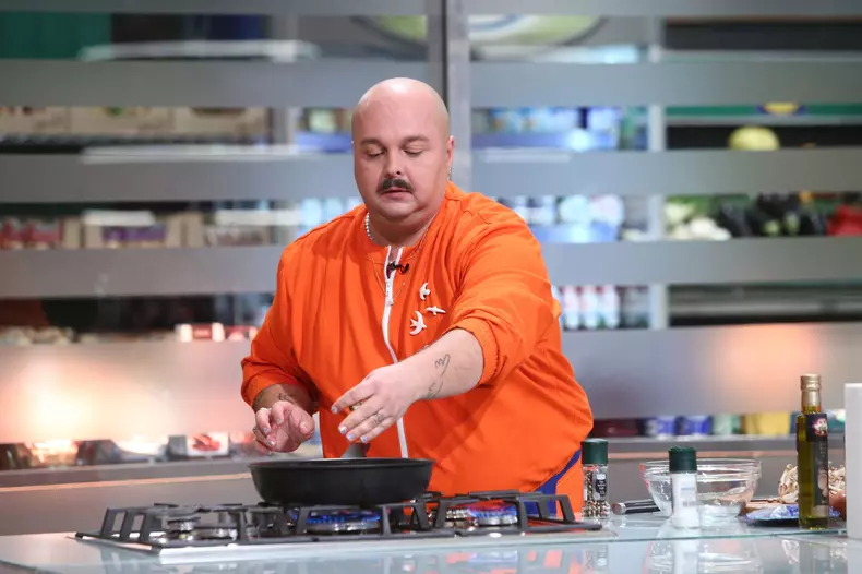 Cum-arata-Gina-Pistol-in-editiile-speciale-„Chefi-al-cutite-13