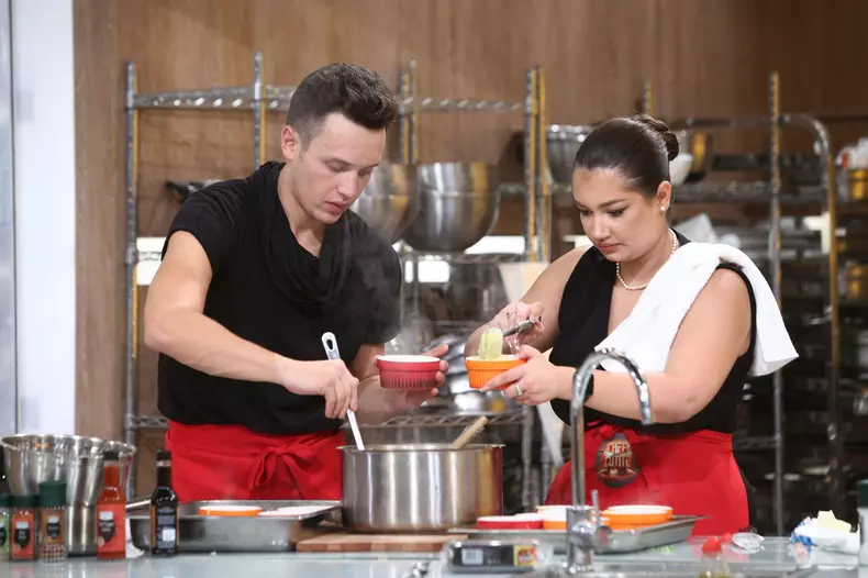 Cum-arata-Gina-Pistol-in-editiile-speciale-„Chefi-al-cutite-15