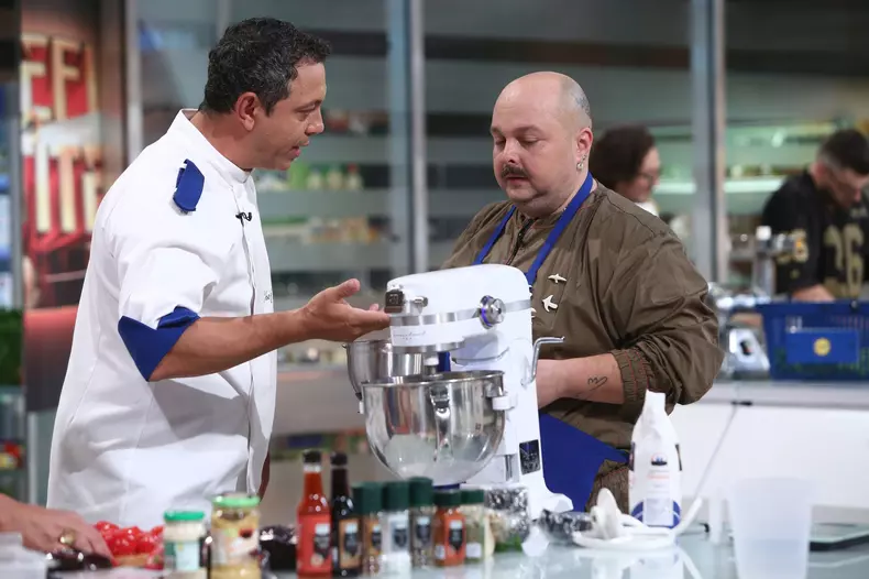 Cum-arata-Gina-Pistol-in-editiile-speciale-„Chefi-al-cutite-5