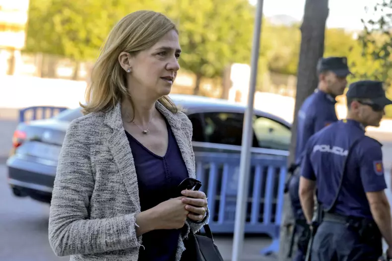 Prințesa Cristina a Spaniei și soțul ei s-au despărțit. Iñaki Urdangarin, surprins în ipostaze tandre cu altă femeie