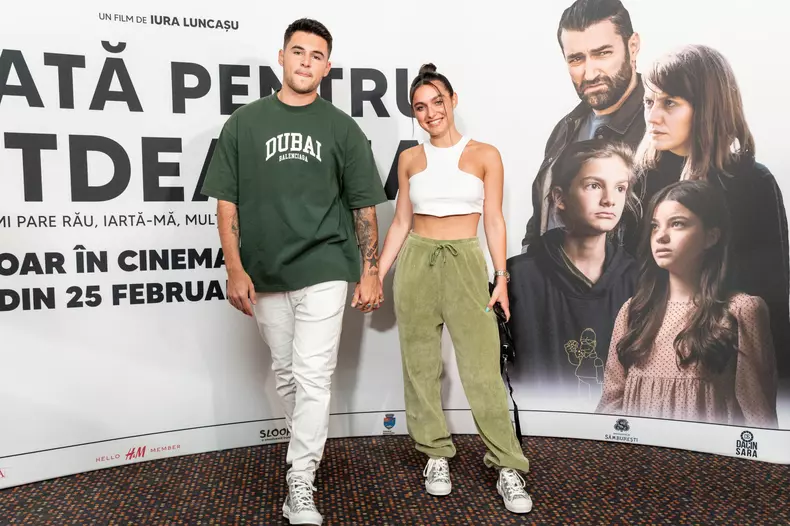 Ce-tinute-au-purtat-vedetele-la-premiera-de-gala-a-„Odata-pentru-totdeauna-filmul-regizat-de-Iura-Luncasu-5