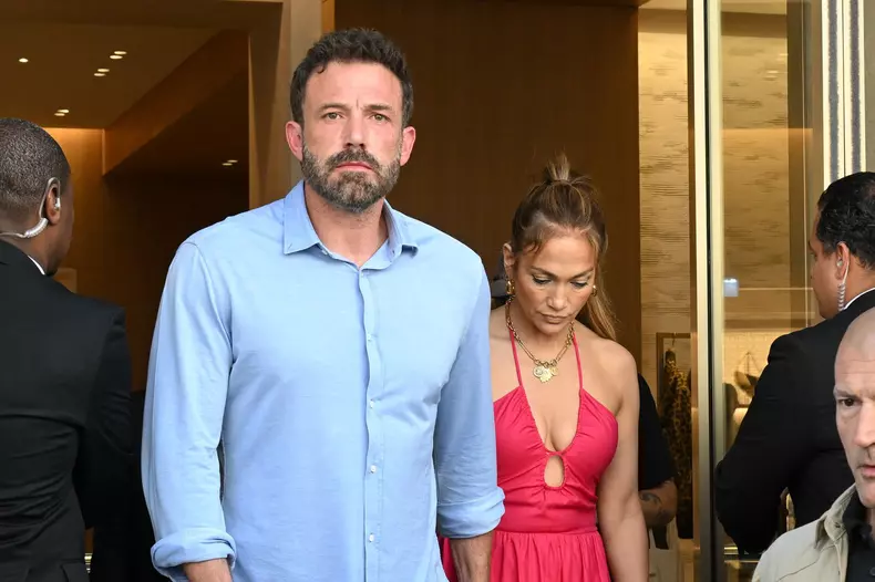 Jennifer Lopez a împlinit 53 de ani în timpul vacanței din Paris. Cum a răsfățat-o Ben Affleck