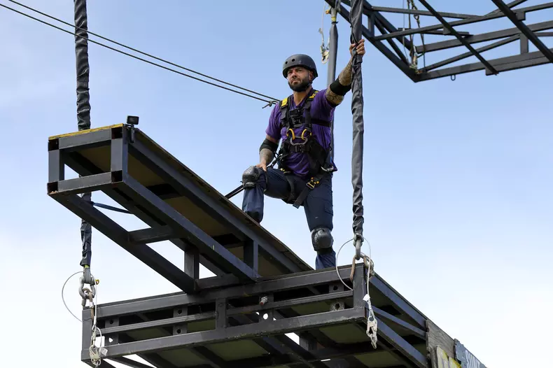 Giani-Kirita-Sunt-celebru-scoate-ma-de-aici