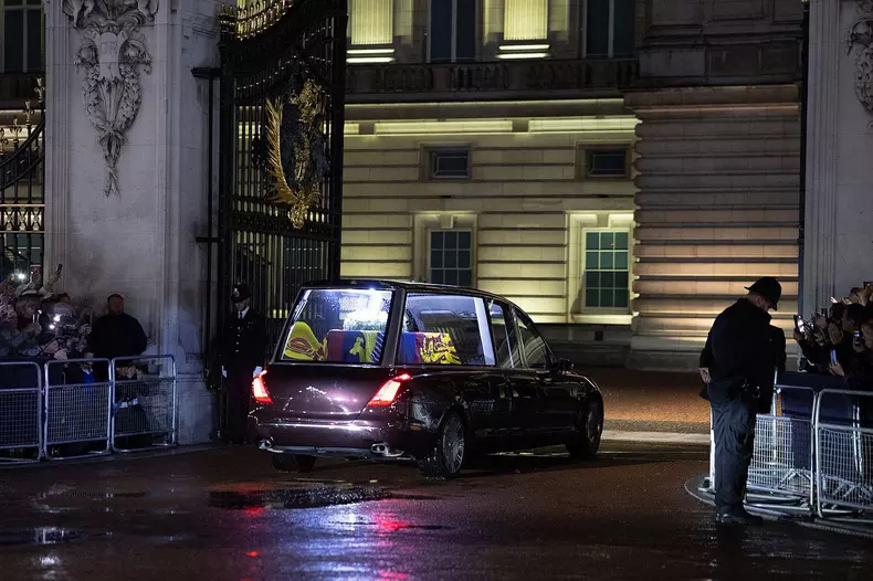 Queen Elizabeth II Hearse arrives at Buckingham Palace - London