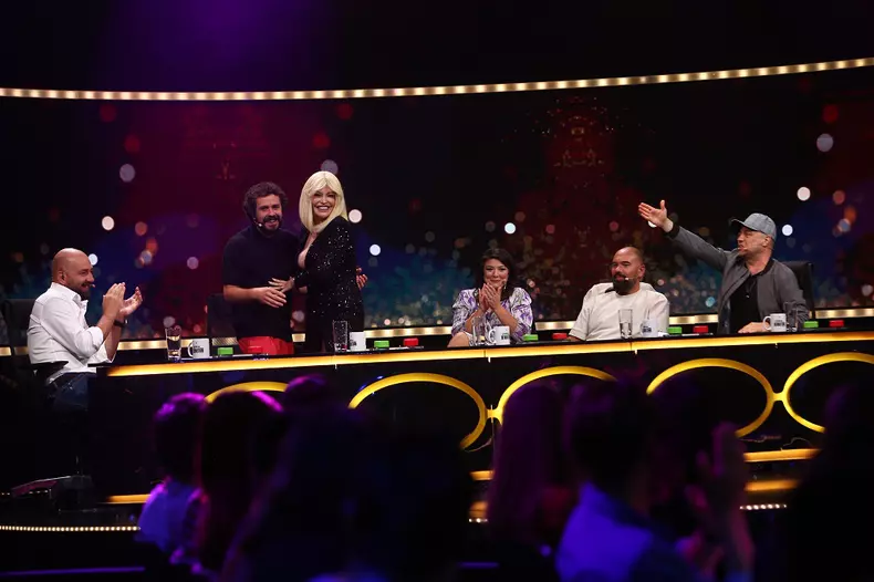 Loredana Groza, roast și concert de zile mari pe scena de la Stand-Up Revolution 2022. Ce surpriză a pregătit artista (2)