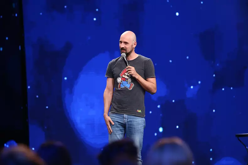 Stand-Up Revolution, 14 octombrie 2022. Cine este concurentul pentru care se bat jurații. A mai fost și la iUmor