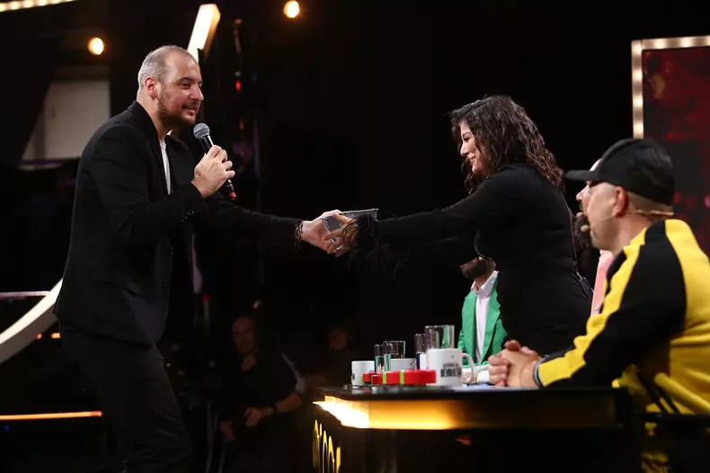 andrei-ciobanu-invitat-special-stand-up-revolution-episodul-7-de-auditii-surprize-culinare-
