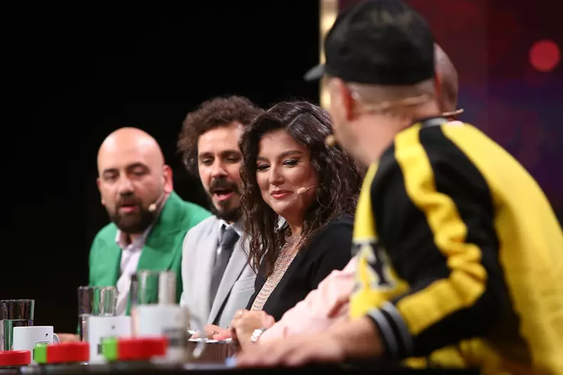 andrei-ciobanu-invitat-special-stand-up-revolution-episodul-7-de-auditii-surprize-culinare-jurati