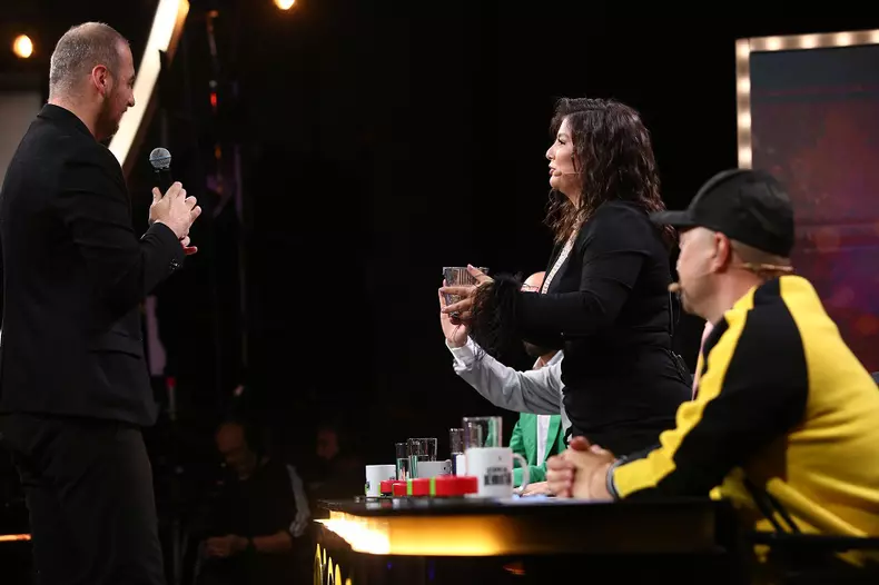 andrei-ciobanu-invitat-special-stand-up-revolution-episodul-7-de-auditii-surprize-culinare-maria-popovici