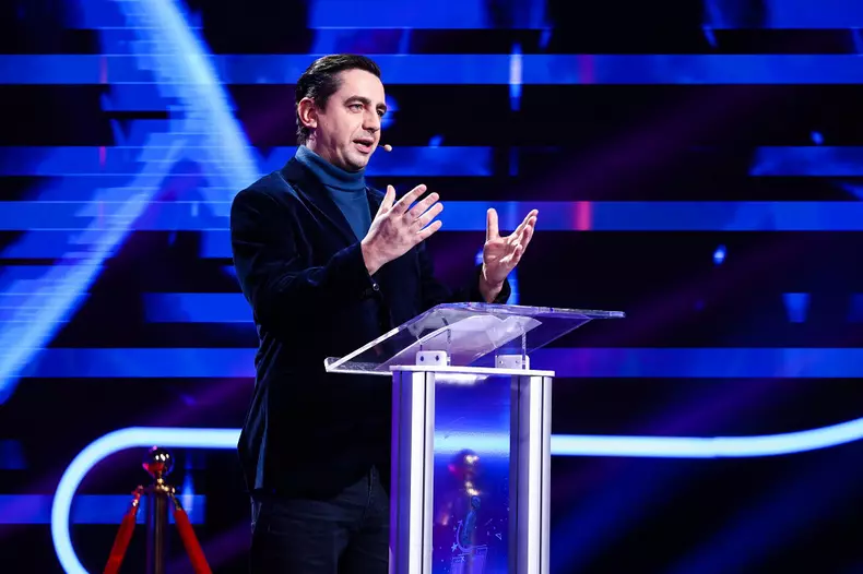 cosmin-natanticu-roast-pentru-vio-jurat-special-iumor-episod-12-sezon-13