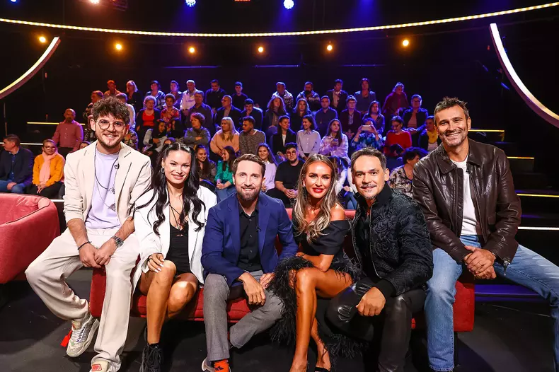 cuza-irisha-dani-otil-diana-munteanu-razvan-simion-nicolai-tand-razi-cu-rost-ziua-antenei