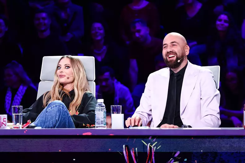 delia-si-vio-in-timpul-unui-roast-iumor-episod-12