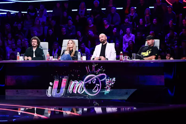 delia-vio-costel-si-cheloo-in-timpul-unui-roast-iumor-episod-12