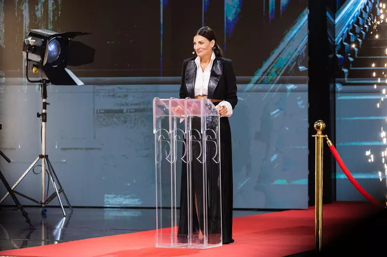 ioana-ginghina-celebrities-twist-editie-speciala-stand-up-revolution