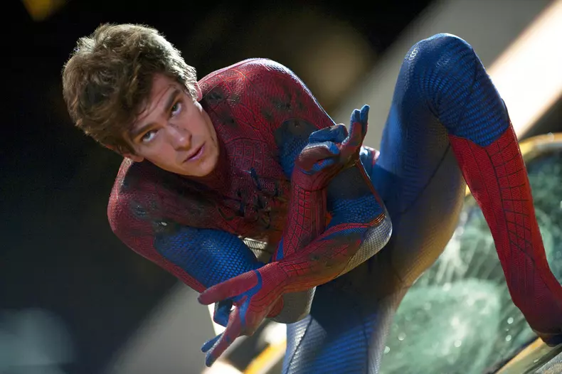 Los actores Emma Stone y Andrew Garfield en fotografas promocionales de la pelcula "The Amazing Spiderman", que ser estrenada mundialmente en Julio de 2012.