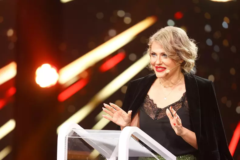 mirela-vaida-razi-cu-rost-ziua-antenei-29-de-ani-de-la-prima-emisie