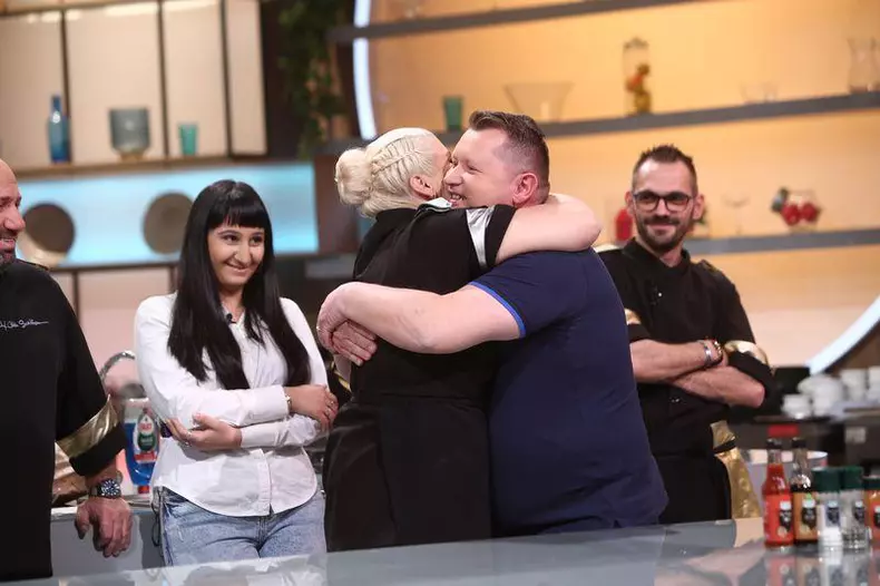 semifinalistii-chefi-la-cutite-2022-in-lacrimi-cand-si-au-vazut-familia-10-1