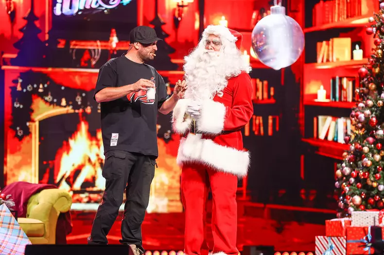 cheloo-a-primit-cadou-de-la-mos-craciun-in-cadrul-galei-speciale-iumor