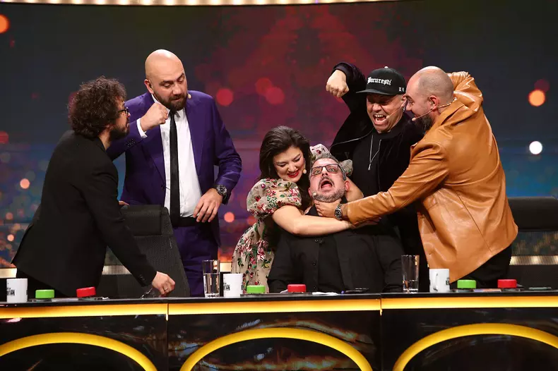 dan-frinculescu-invitat-special-finala-stand-up-revolution-sezonul-2-juratii-show-ului_2022-1