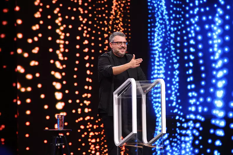 dan-frinculescu-invitat-special-finala-stand-up-revolution-sezonul-2