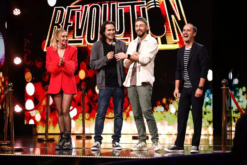 mirel-popinciuc-vs-madalin-cirje-alaturi-de-serban-copot-ilona-brezoianu-ultima-semifinala-stand-up-revolution-sezon-2