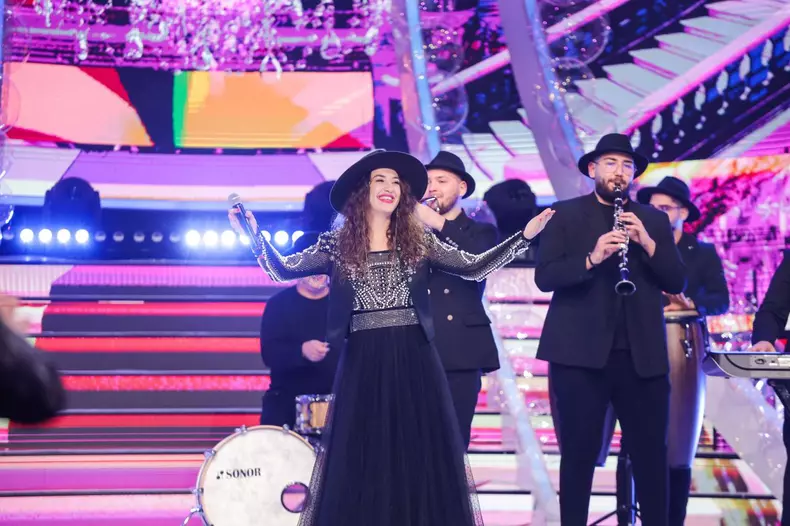 revelionul-cel-nebun_carmen-chindris-si-rutenii