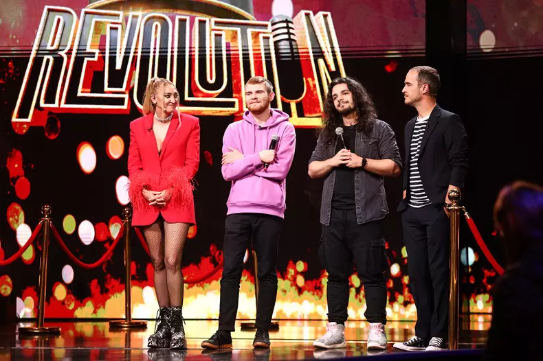 sorin-setreanu-vs-tudor-costina-alaturi-de-serban-copot-ilona-brezoianu-ultima-semifinala-stand-up-revolution-sezon-2