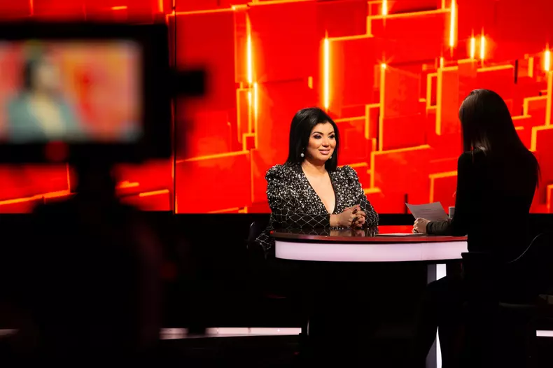 adriana-bahmuteanu-la-40-de-intrebari-cu-denise-rifai-2