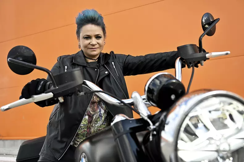 Anca Sigartău, schimbare radicală de look pentru rolul El Capitan din Lia – Soţia soţului meu (3)