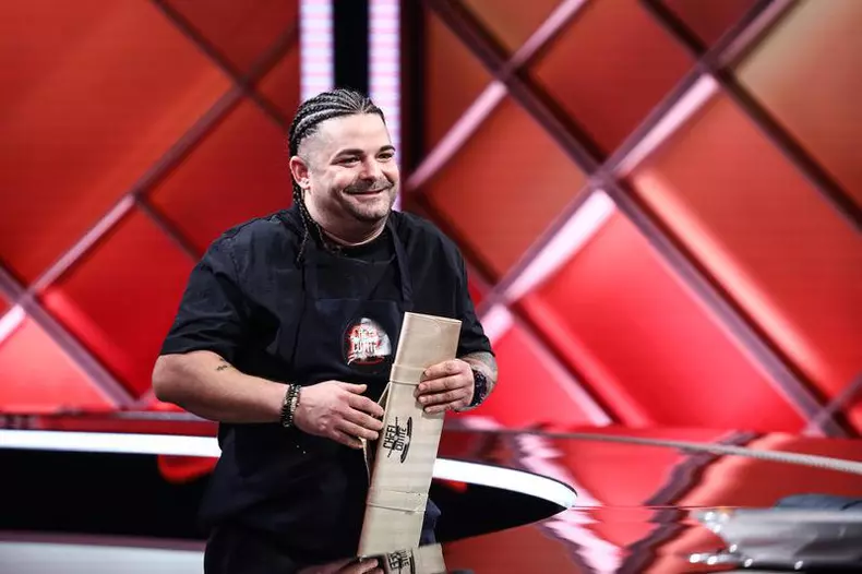 chefi-la-cutite-2023.-cine-este-dumitru-paul-tudosescu-cutitul-de-aur-al-lui-catalin-scarlatescu.-1-1