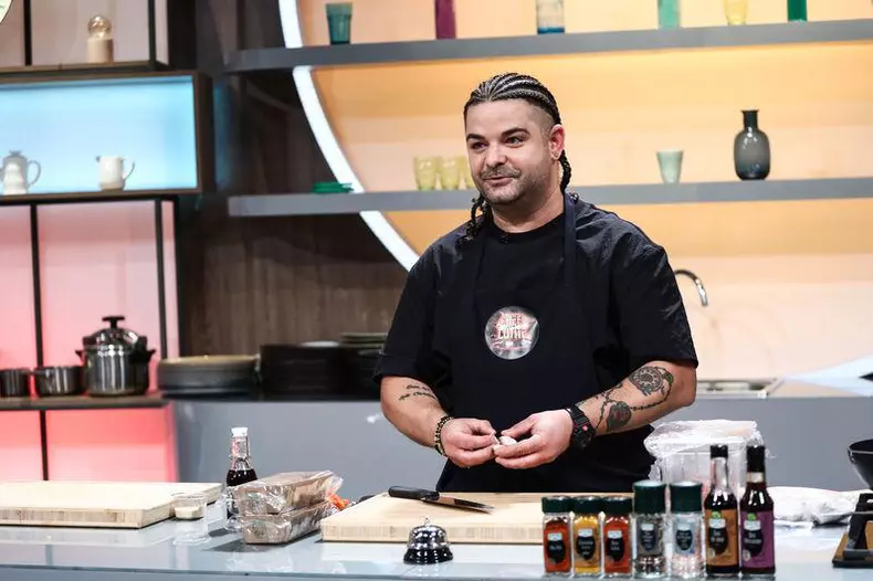 chefi-la-cutite-2023.-cine-este-dumitru-paul-tudosescu-cutitul-de-aur-al-lui-catalin-scarlatescu.-3