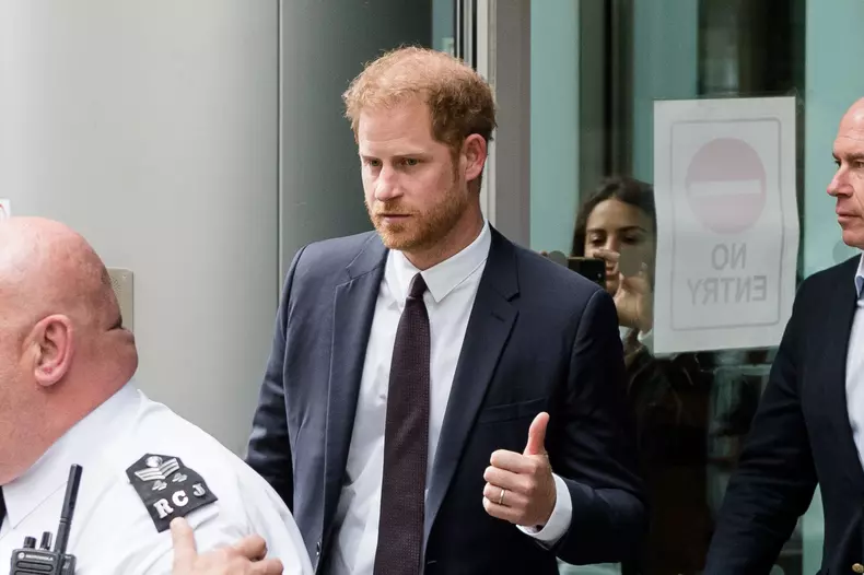 Cadoul inedit pe care l-a primit Lilibet de la Regele Charles. Ce l-a nemulțumit pe prințul Harry