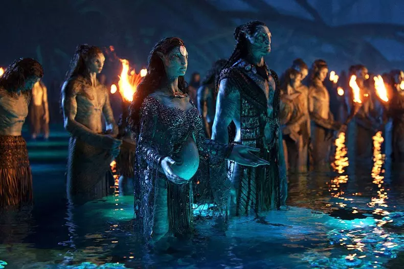 Avec Avatar: La Voie de l'eau (20th Century Studios) approchant de son seuil de rentabilité, le réalisateur James Cameron a confirmé que le film devrait recevoir une quatrième et une cinquième suite, en plus du troisième film déjà prévu