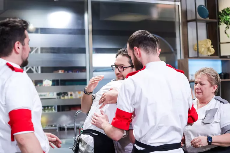 iustin-radu-campeanu-a-cerut-sa-iasa-de-la-chefi-la-cutite-2023.-pe-cine-a-salvat-de-la-eliminare-5