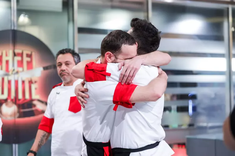 iustin-radu-campeanu-a-cerut-sa-iasa-de-la-chefi-la-cutite-2023.-pe-cine-a-salvat-de-la-eliminare-7