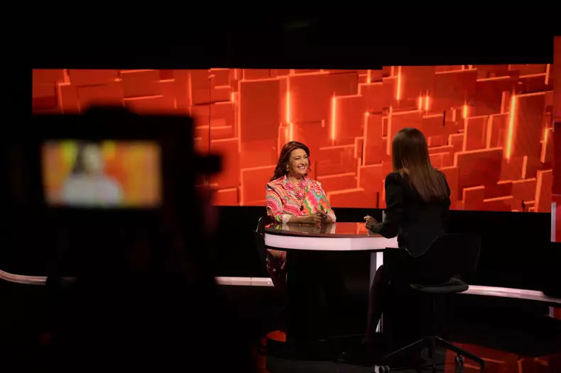 Rona-Hartner-la-40-de-intrebari-cu-Denise-Rifai_Kanal-D-2